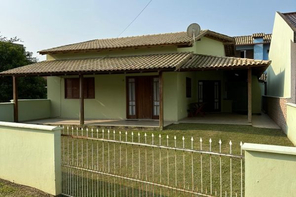 Casa Na Rua Dos Açores – Barra de Ibiraquera