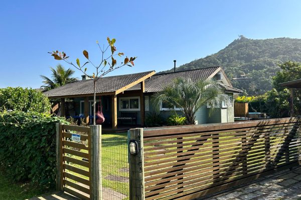 Casa em Cond. Fechado proxima a Lagoa de Ibiraquera
