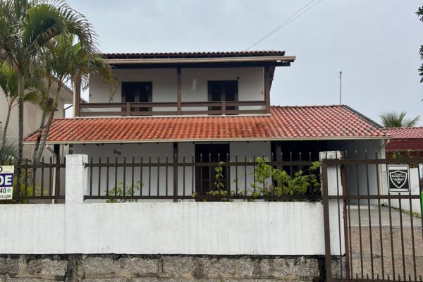 Casa na Rua das Palmeiras – Barra de Ibiraquera