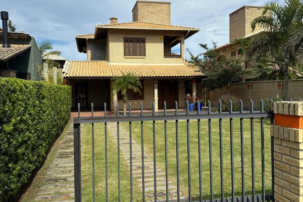 Casa na Rua Porto Belo a Uma quadra da Lagoa